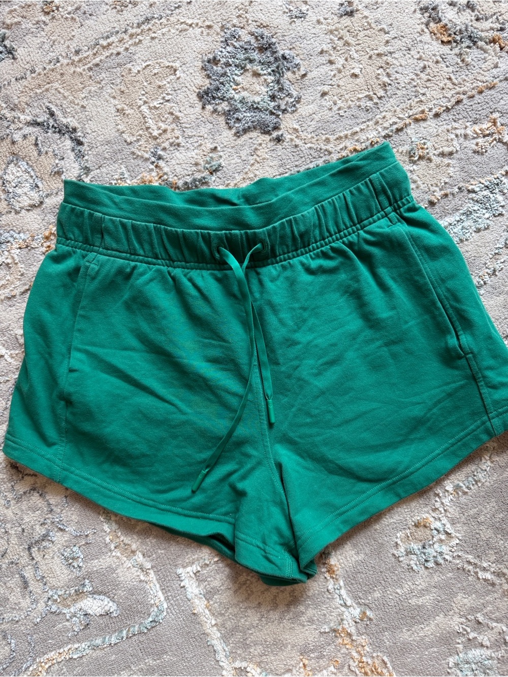 Lululemon inner glow HR short
